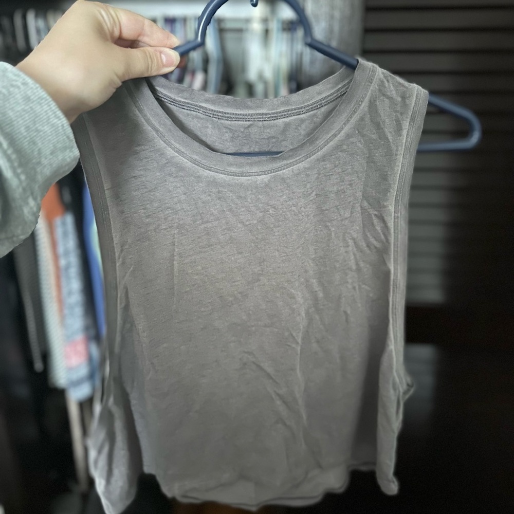 Lululemon muscle tank cropped